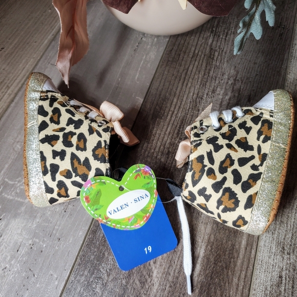 NWT Valen Sina Baby Girl Size 1 Walking Shoes Casual Soft Sneakers with Bows - Picture 10 of 16